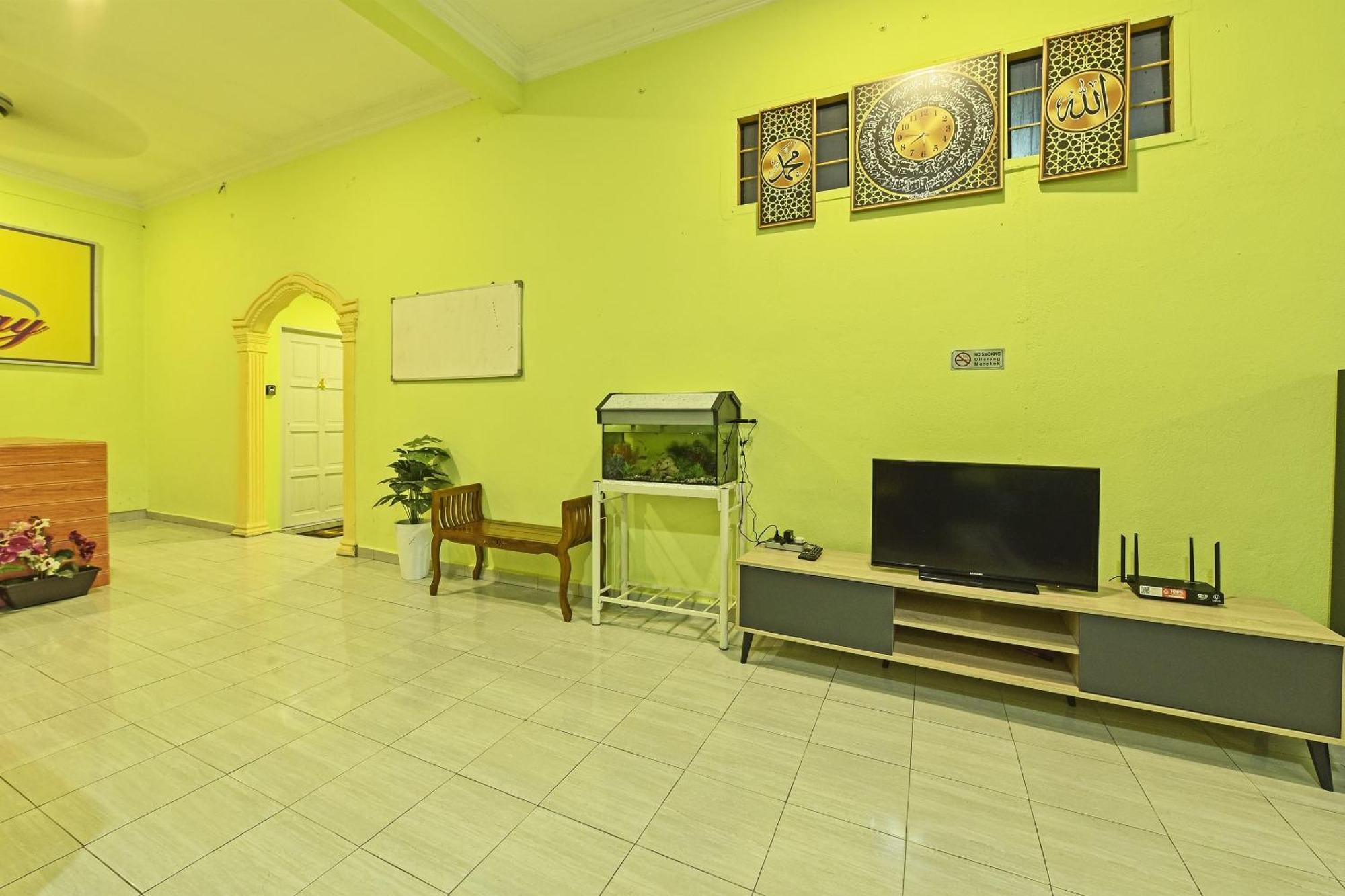 Oyo 90551 Zn Mix Homestay & Roomstay Kampung Raja Luaran gambar