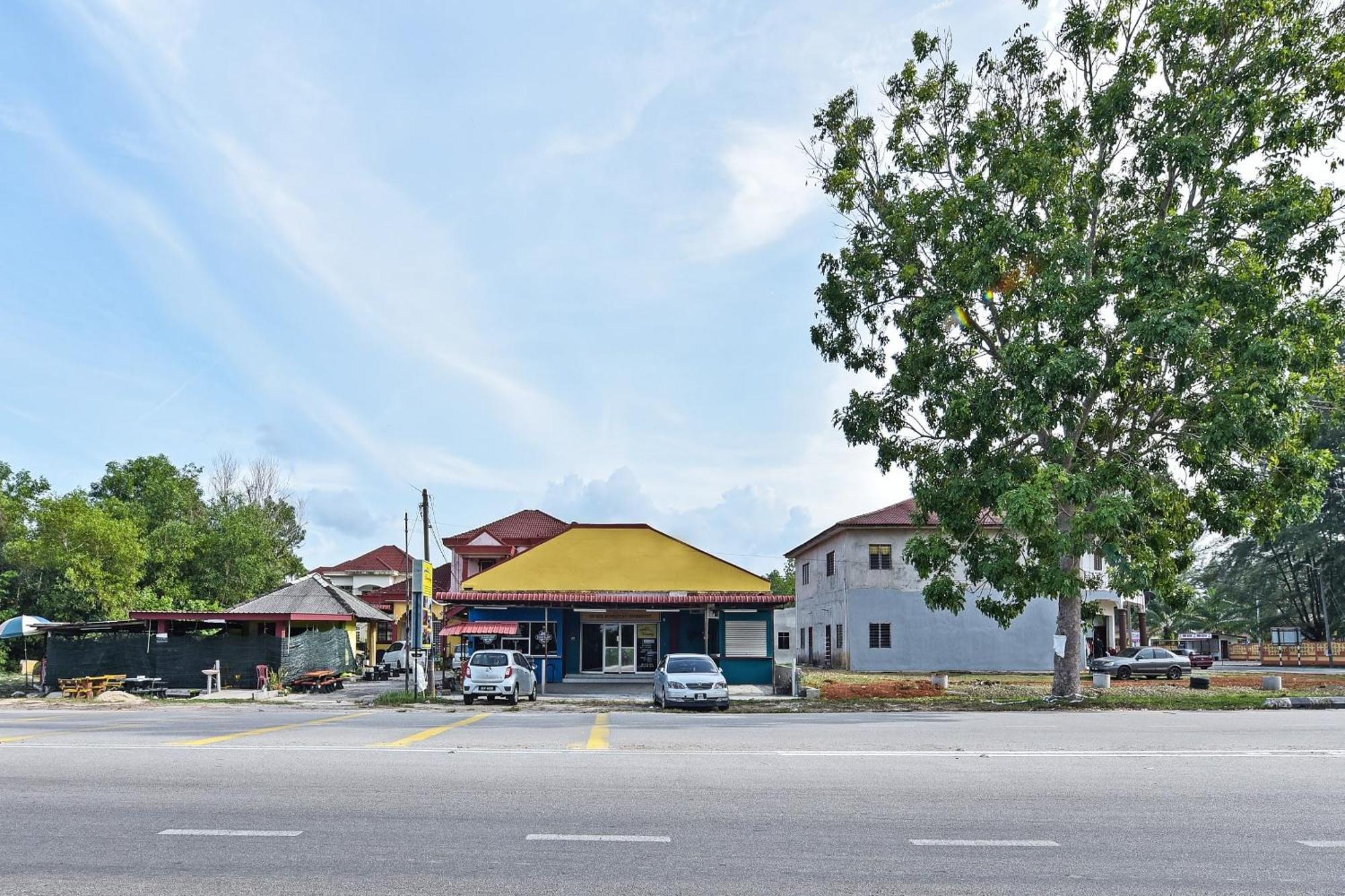 Oyo 90551 Zn Mix Homestay & Roomstay Kampung Raja Luaran gambar